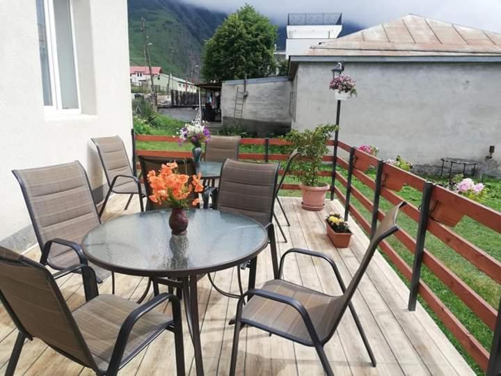 Guest House Elguja Qushashvili Kazbegi Kültér fotó